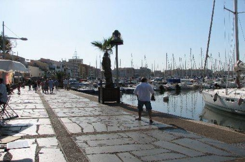 Location de vacances - Appartement à Le Cap d'Agde - promenade au port