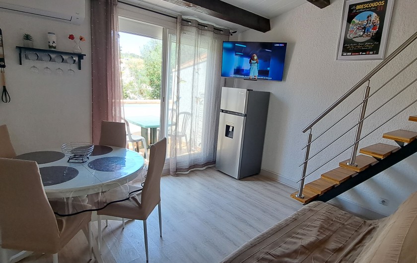 Location de vacances - Appartement à Le Cap d'Agde - Séjour avec baie vitrée et la terrasse