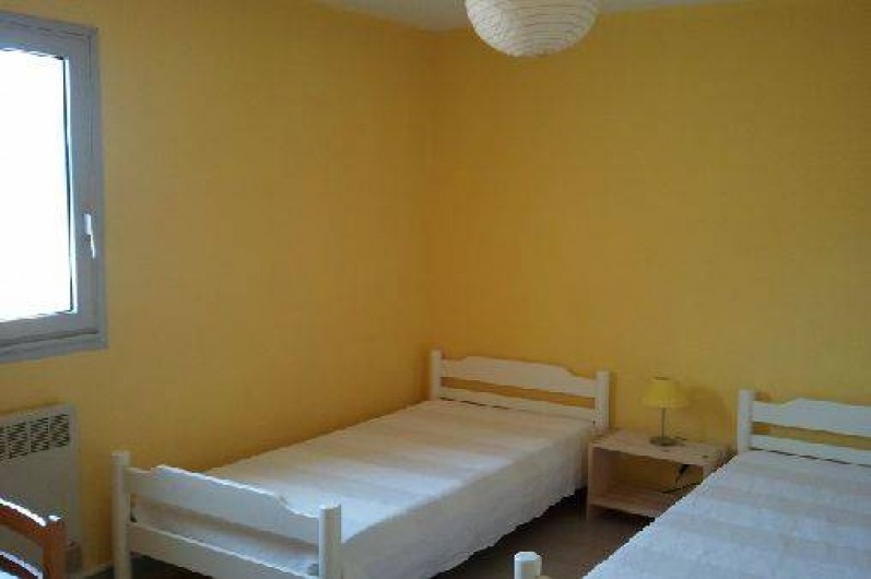 Location de vacances - Villa à Portiragnes - Villa C, chambre deux lits simples au premier étage, côté nord.