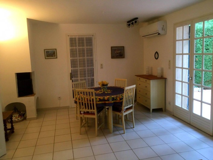 Location de vacances - Villa à Sainte-Maxime - le salon / salle à manger