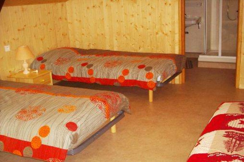 Location de vacances - Gîte à Landos - chambre 2 avec 4 lits en 90+SDE