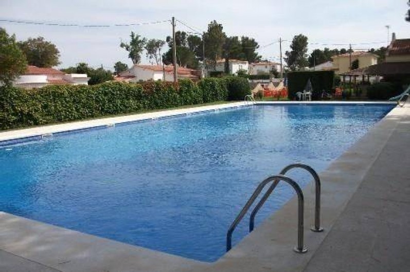 Location de vacances - Villa à Miami Platja - piscine communautaire, rue parallèle à 100 mètres