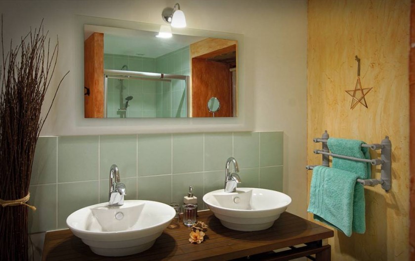 Location de vacances - Chambre d'hôtes à Espédaillac - Salle de douche