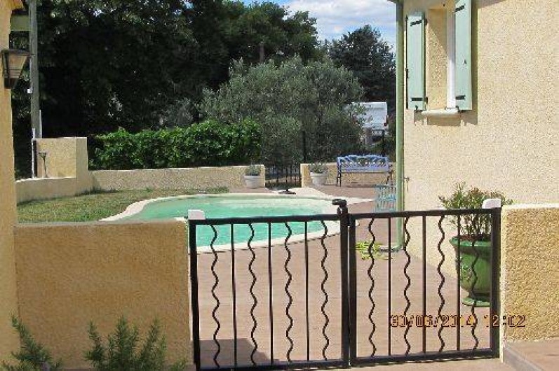 Location de vacances - Villa à Alès - Vue coin piscine 