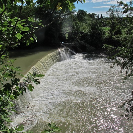 Location de vacances - Gîte à Saint-Hippolyte-du-Fort - sauter dans la cascade