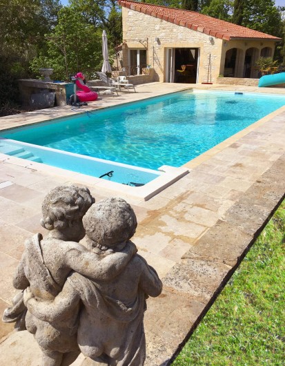 Location de vacances - Villa à Simeyrols - Spa avec banc de massage et aquabike