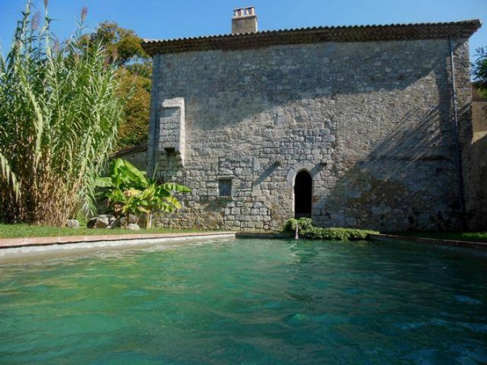 Location de vacances - Gîte à Lectoure - La piscine 12mX4m au pied du moulin médiéval