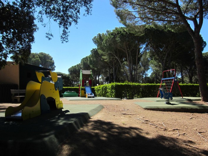 Location de vacances - Studio à Saint-Raphaël - l'aire de jeux des enfants