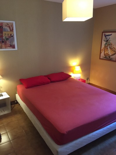 Location de vacances - Maison - Villa à Arpaillargues-et-Aureillac - chambre rouge