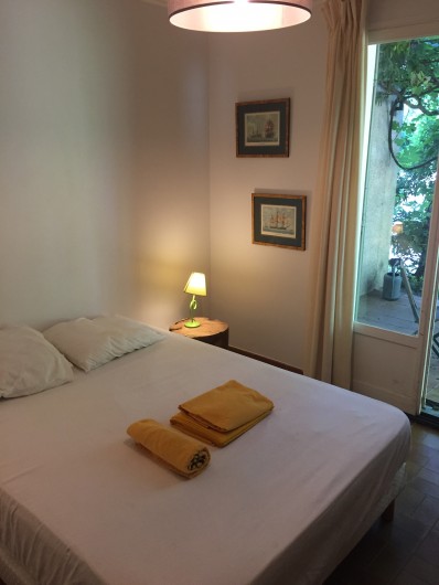 Location de vacances - Maison - Villa à Arpaillargues-et-Aureillac - chambre jaune