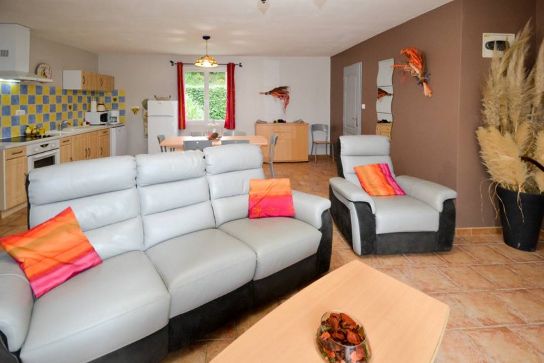 Location de vacances - Villa à Saint-Martin-d'Ardèche - cuisine / salon dans un des logement.