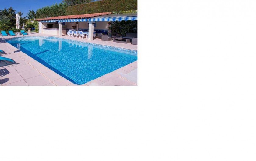 Location de vacances - Villa à Saint-Paulet-de-Caisson - Piscine et Pool-House