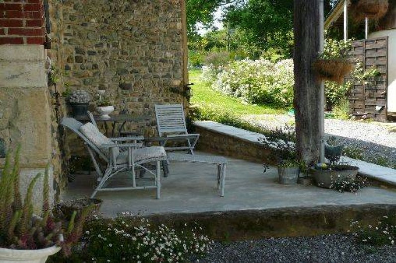 Location de vacances - Gîte à Lucq-de-Béarn - Auvent à l'entrée du gîte