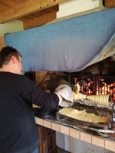 Location de vacances - Gîte à Lourdes - gateau a la broche en cours de cuisson