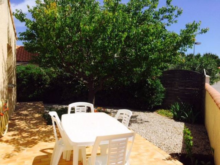 Location de vacances - Villa à Frontignan - A l'ombre de l'abricotier, vous pourrez prendre votre petit déjeuner!