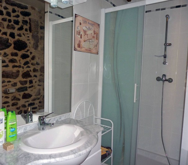 Location de vacances - Appartement à Fontès - Salle de bain chambre 1