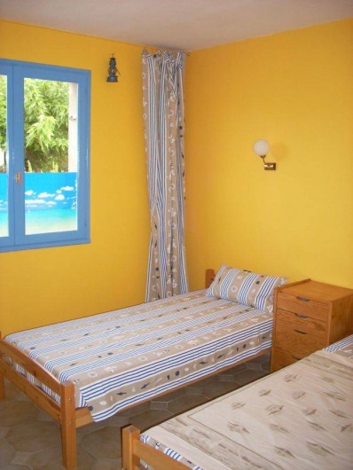 Location de vacances - Villa à Saint-Cyprien Plage - Chambre 1
2 lits en 90