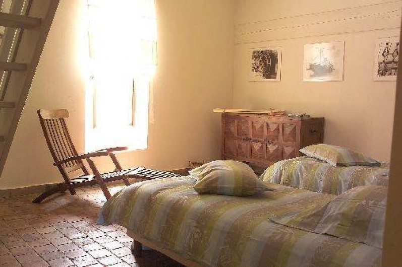 Location de vacances - Château - Manoir à Bourg-Saint-Andéol - chambre "marco polo" deux lits simples 