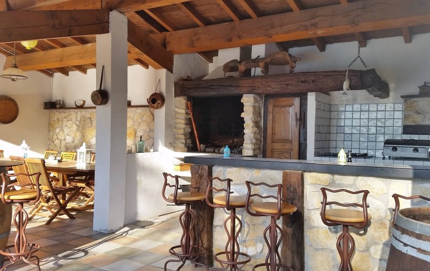Location de vacances - Villa à Malves-en-Minervois - Le bar , la cheminée , le coin repas, pour vos bons moments......