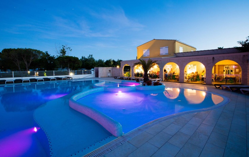 Location de vacances - Bungalow - Mobilhome à Agde - Notre piscine de nuit
