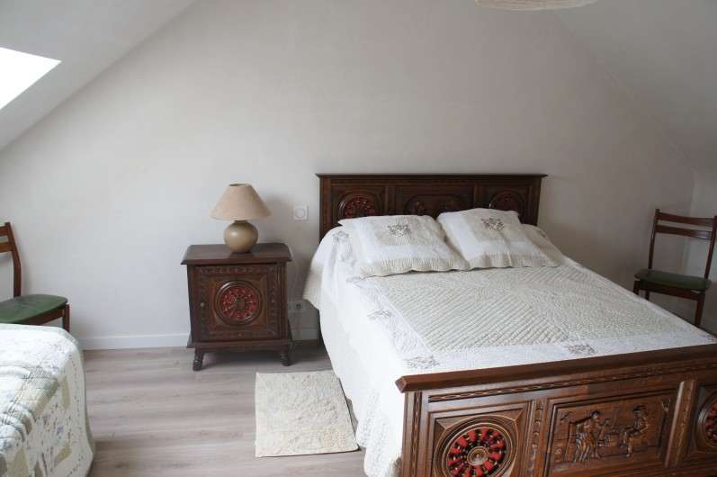 Location de vacances - Gîte à Saint-Gouéno - Chambre n°2 à l'étage Bedroom n°2 upstairs  1 lit double + 1 lit simple